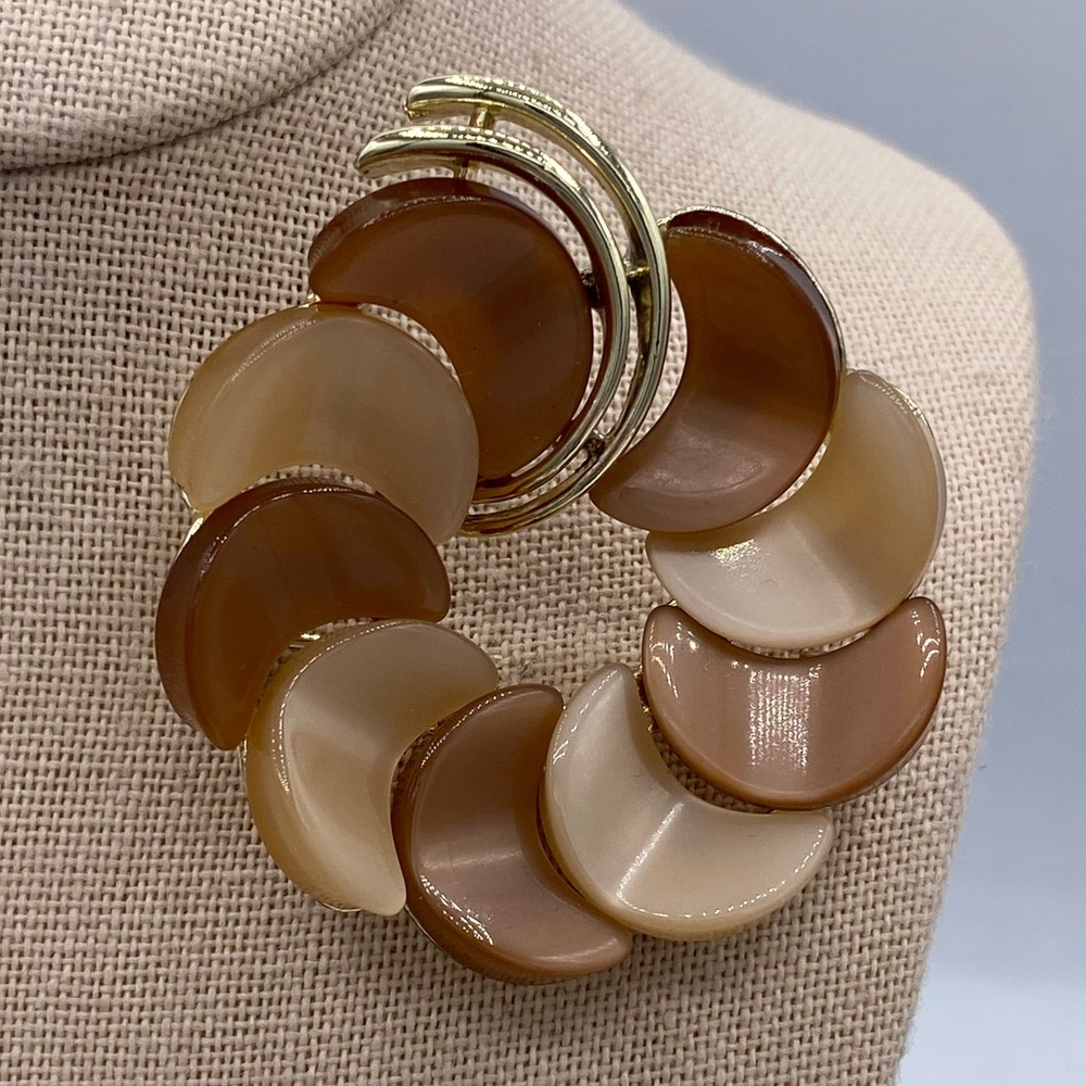 Vintage Lisner Two Tone Thermoset Circular Brooch Brown And Tan Gold Tone